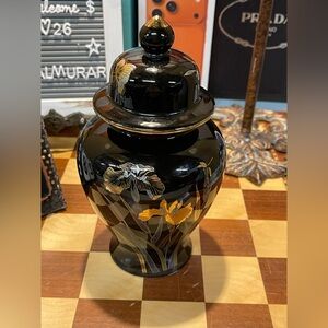 Vintage Asahi Japan Black laquer Ginger jar w/gold flowers